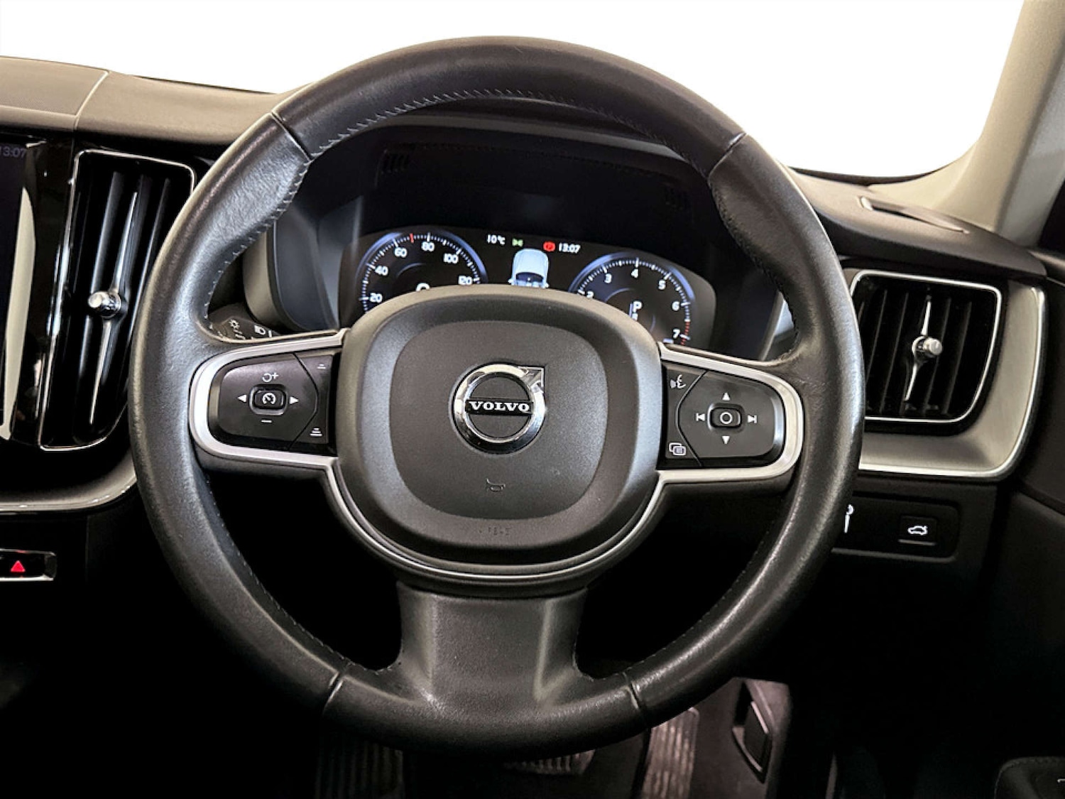 Used Volvo XC60 2018 for sale - 77185705: Photo 16