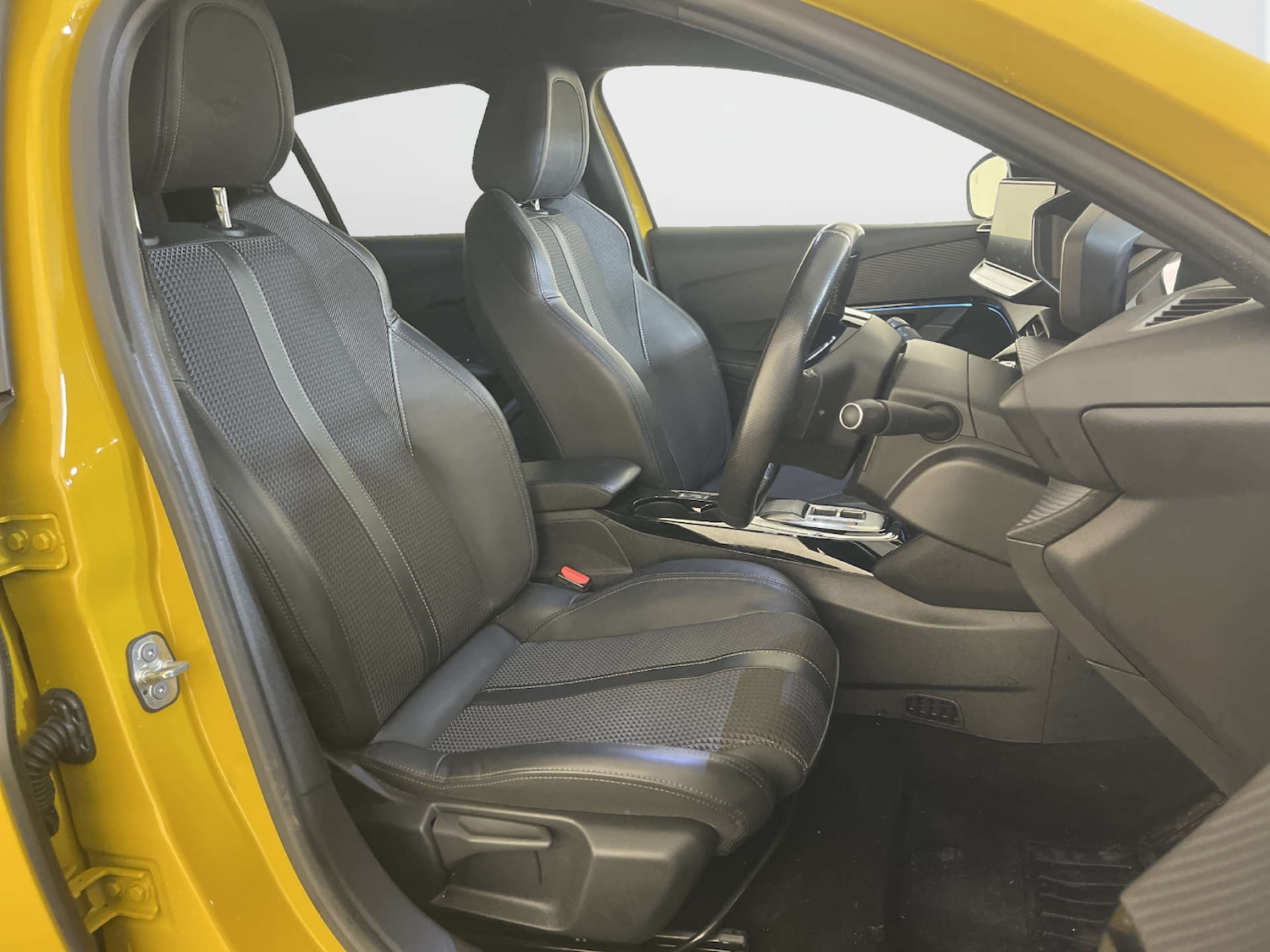 Used Peugeot 208 2023 for sale - 78094429: Photo 13