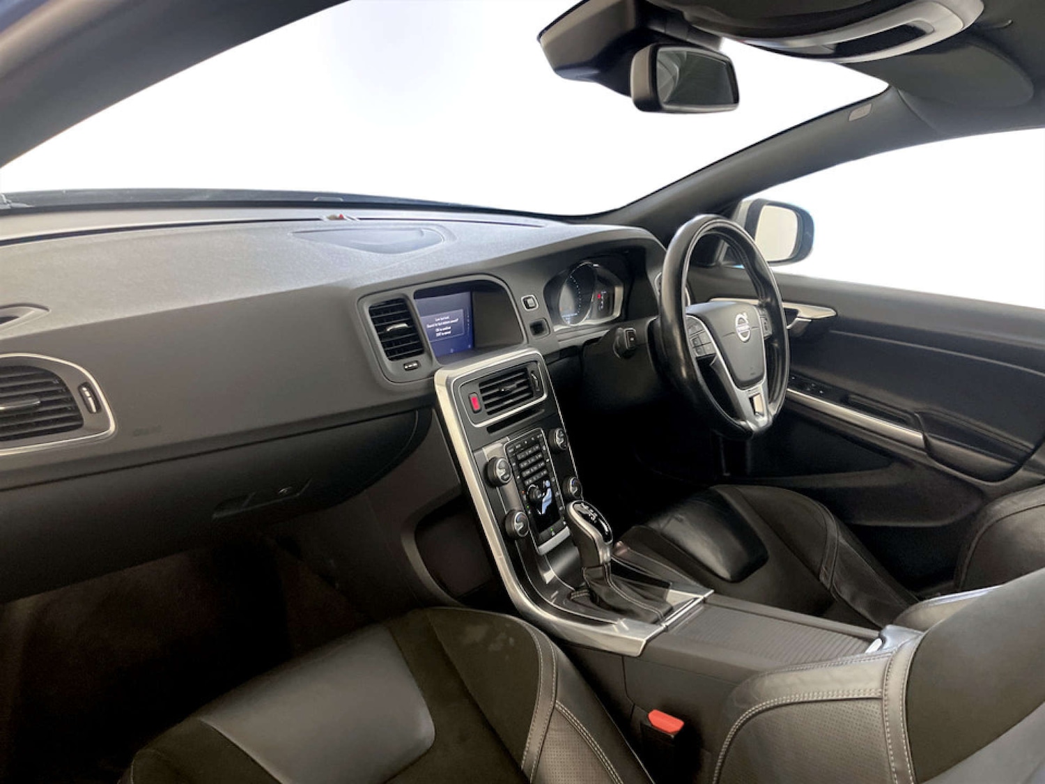 Used Volvo V60 2017 for sale - 77640527: Photo 12