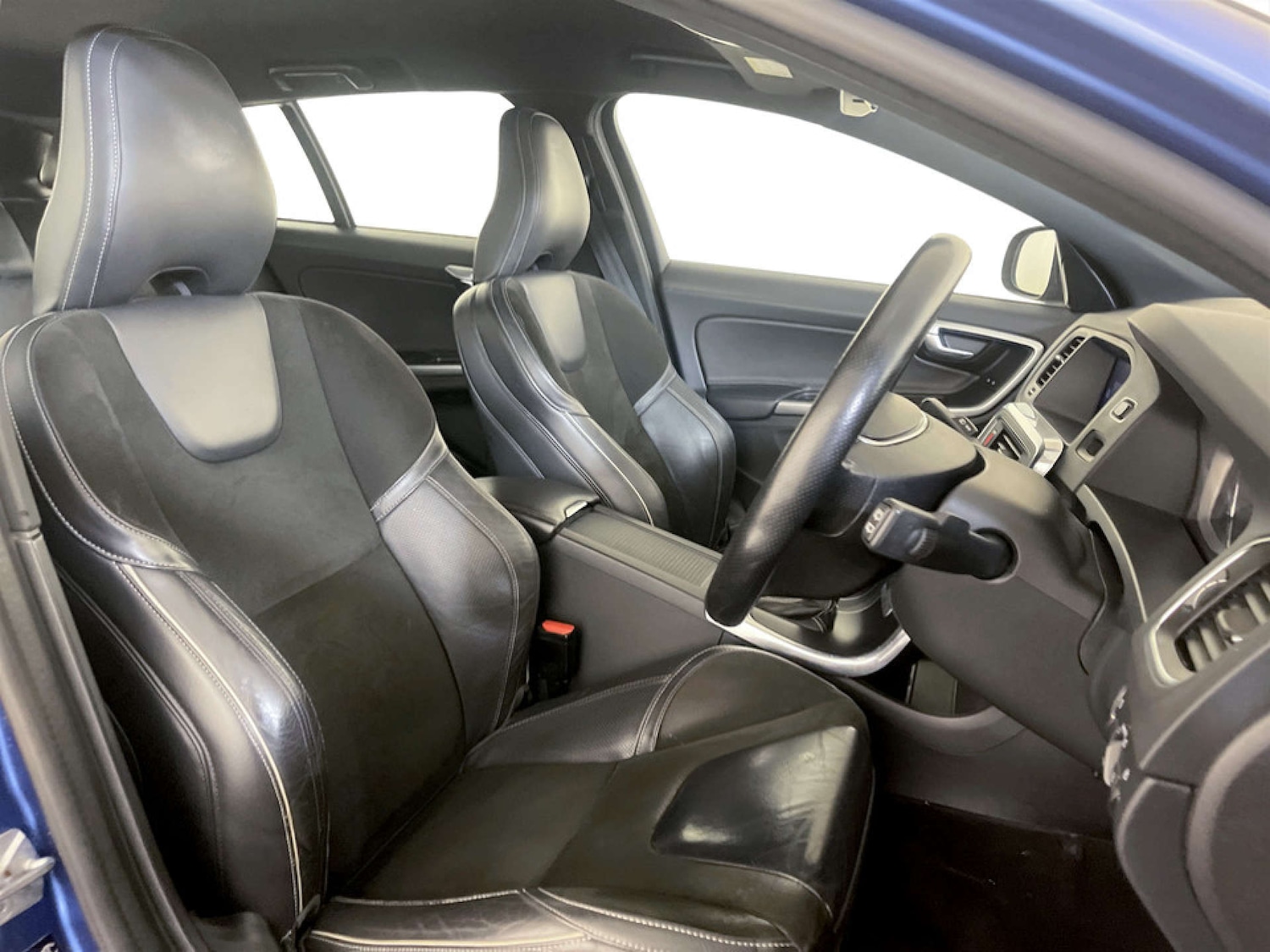 Used Volvo V60 2017 for sale - 77640527: Photo 13