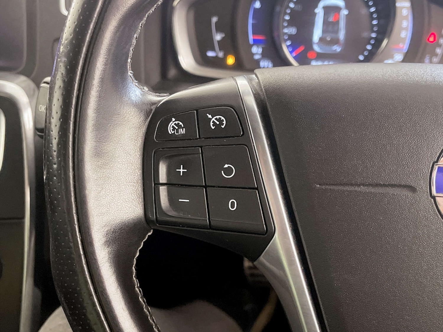 Used Volvo V60 2017 for sale - 77640527: Photo 17