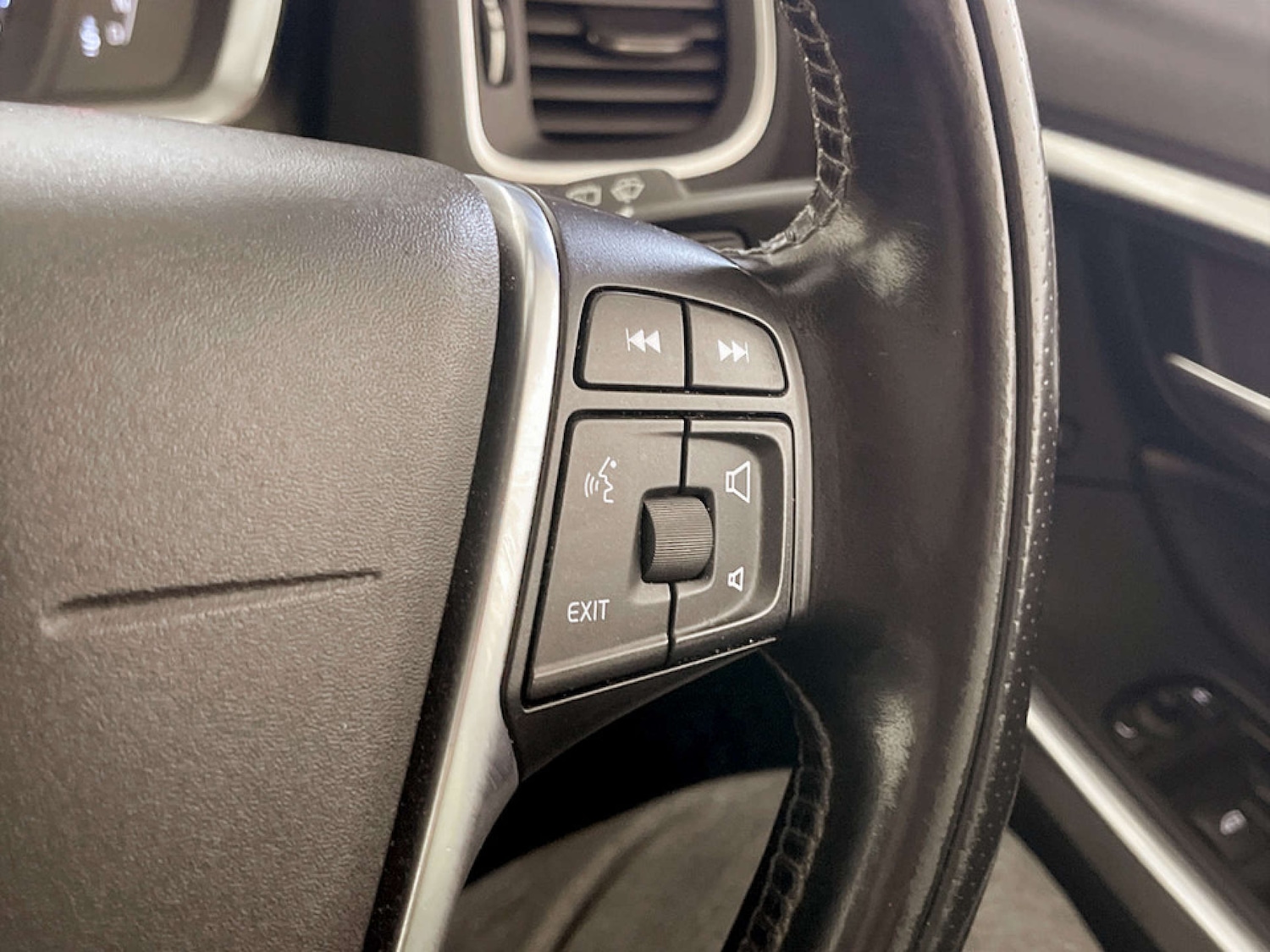 Used Volvo V60 2017 for sale - 77640527: Photo 19