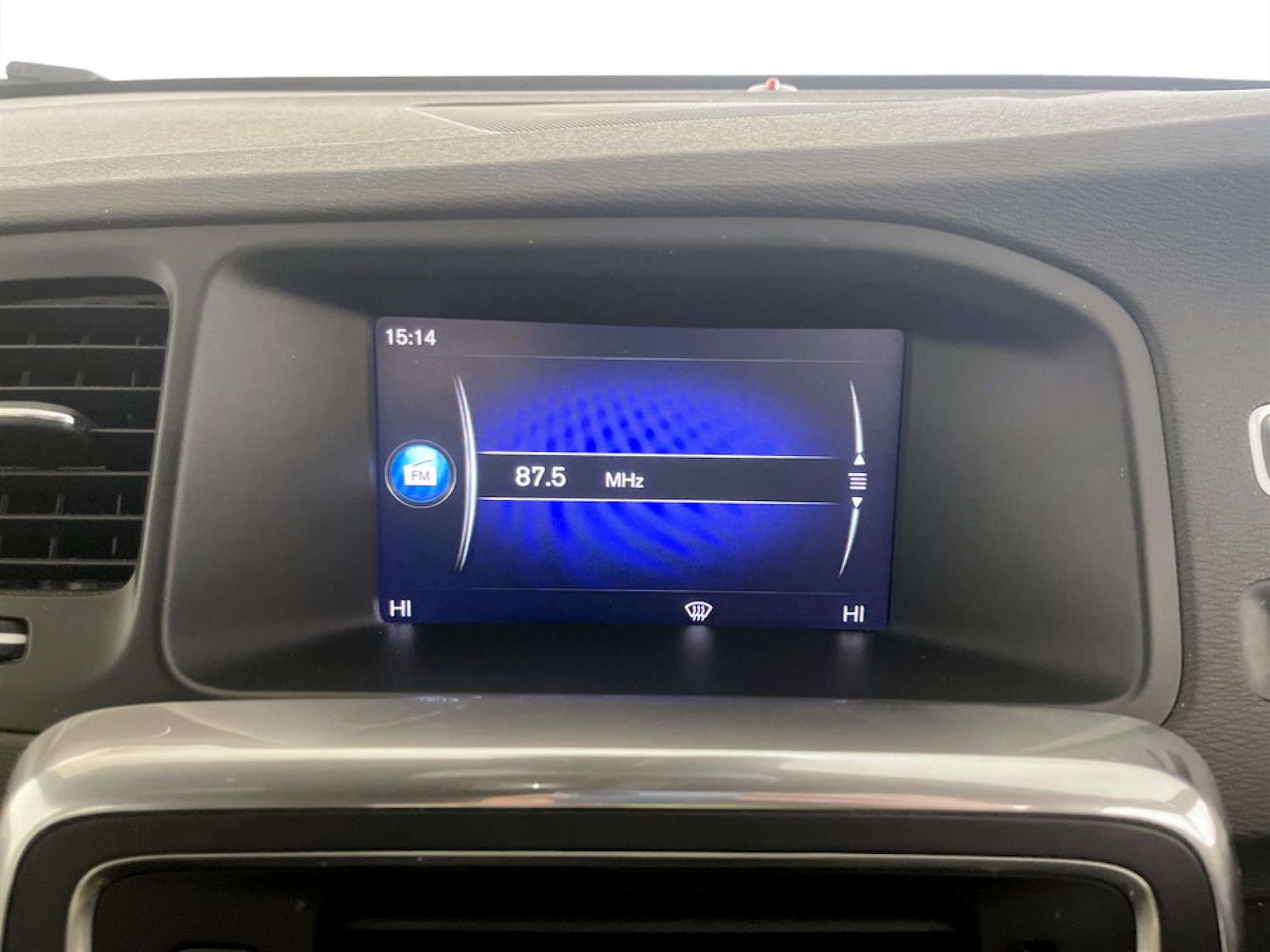 Used Volvo V60 2017 for sale - 77640527: Photo 22