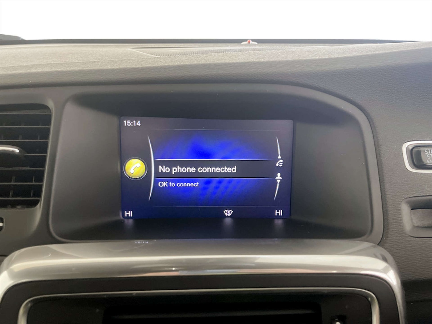 Used Volvo V60 2017 for sale - 77640527: Photo 23