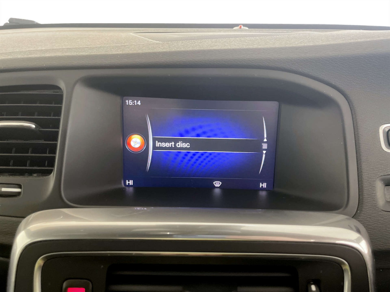 Used Volvo V60 2017 for sale - 77640527: Photo 24