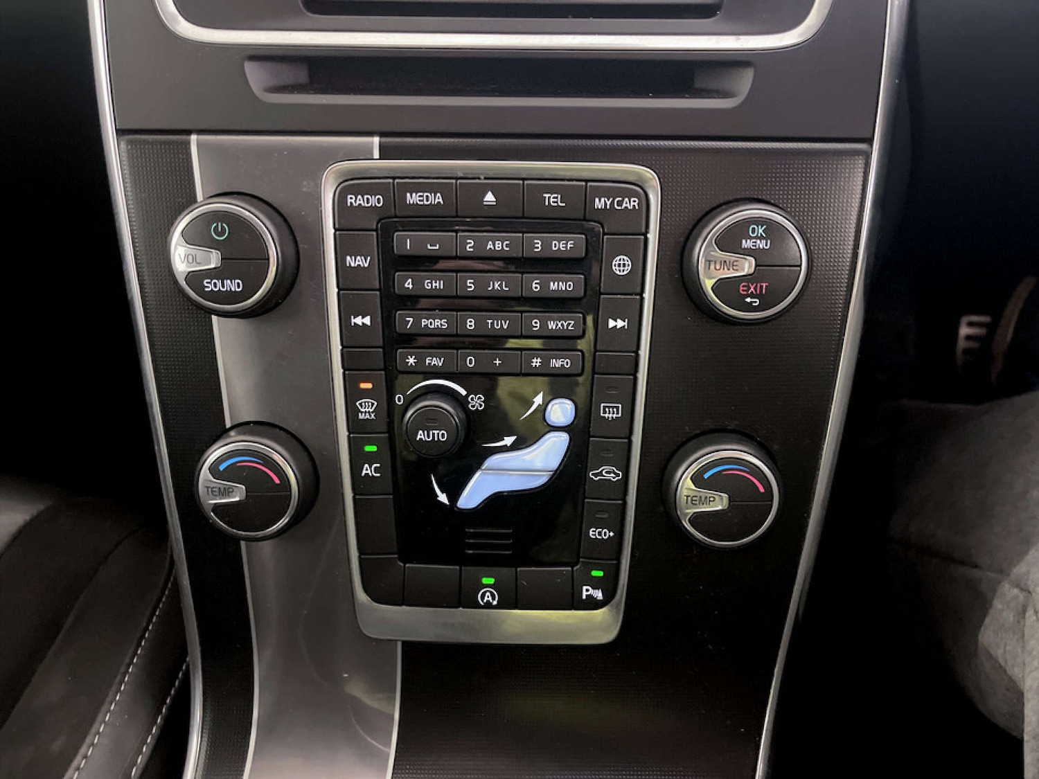 Used Volvo V60 2017 for sale - 77640527: Photo 25