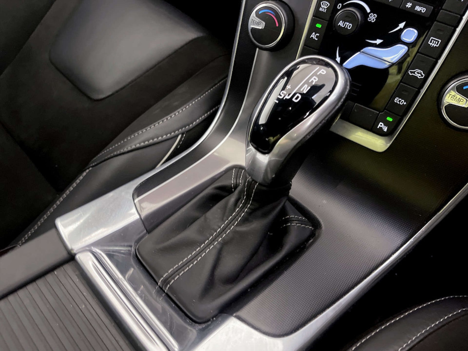 Used Volvo V60 2017 for sale - 77640527: Photo 26