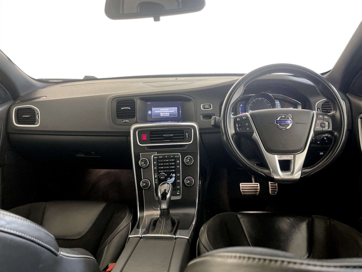 Used Volvo V60 2017 for sale - 77640527: Photo 3