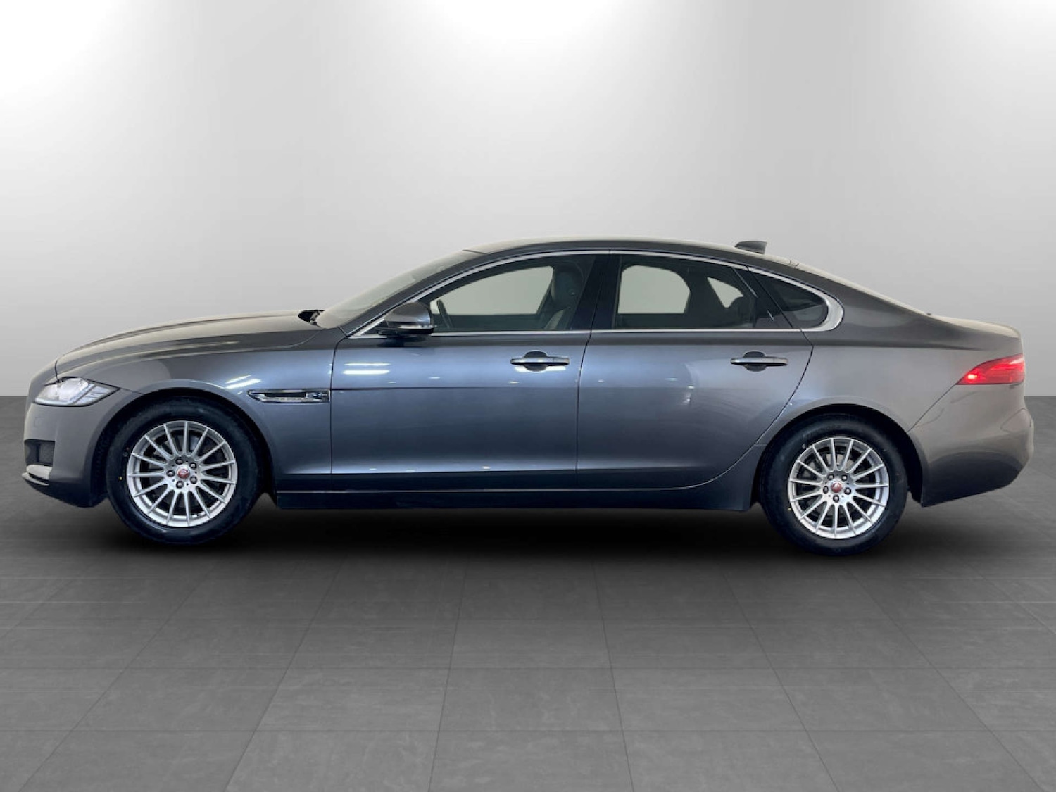 Used Jaguar XF 2018 for sale - 77492517: Photo 7
