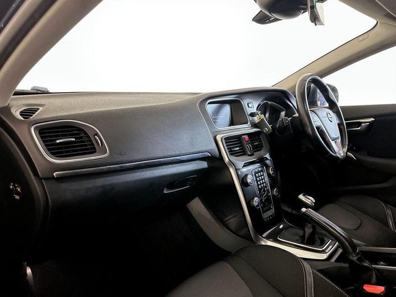 Used Volvo V40 2018 for sale - 76355601: Photo 12