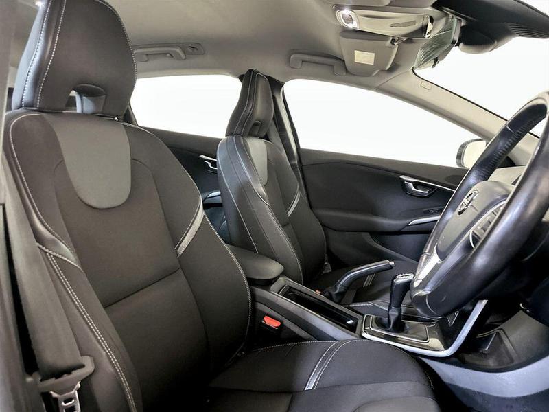 Used Volvo V40 2018 for sale - 76355601: Photo 13