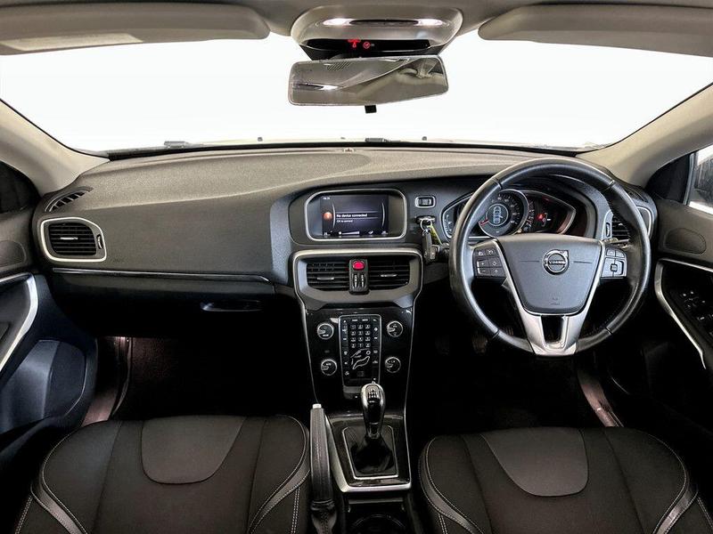Used Volvo V40 2018 for sale - 76355601: Photo 3
