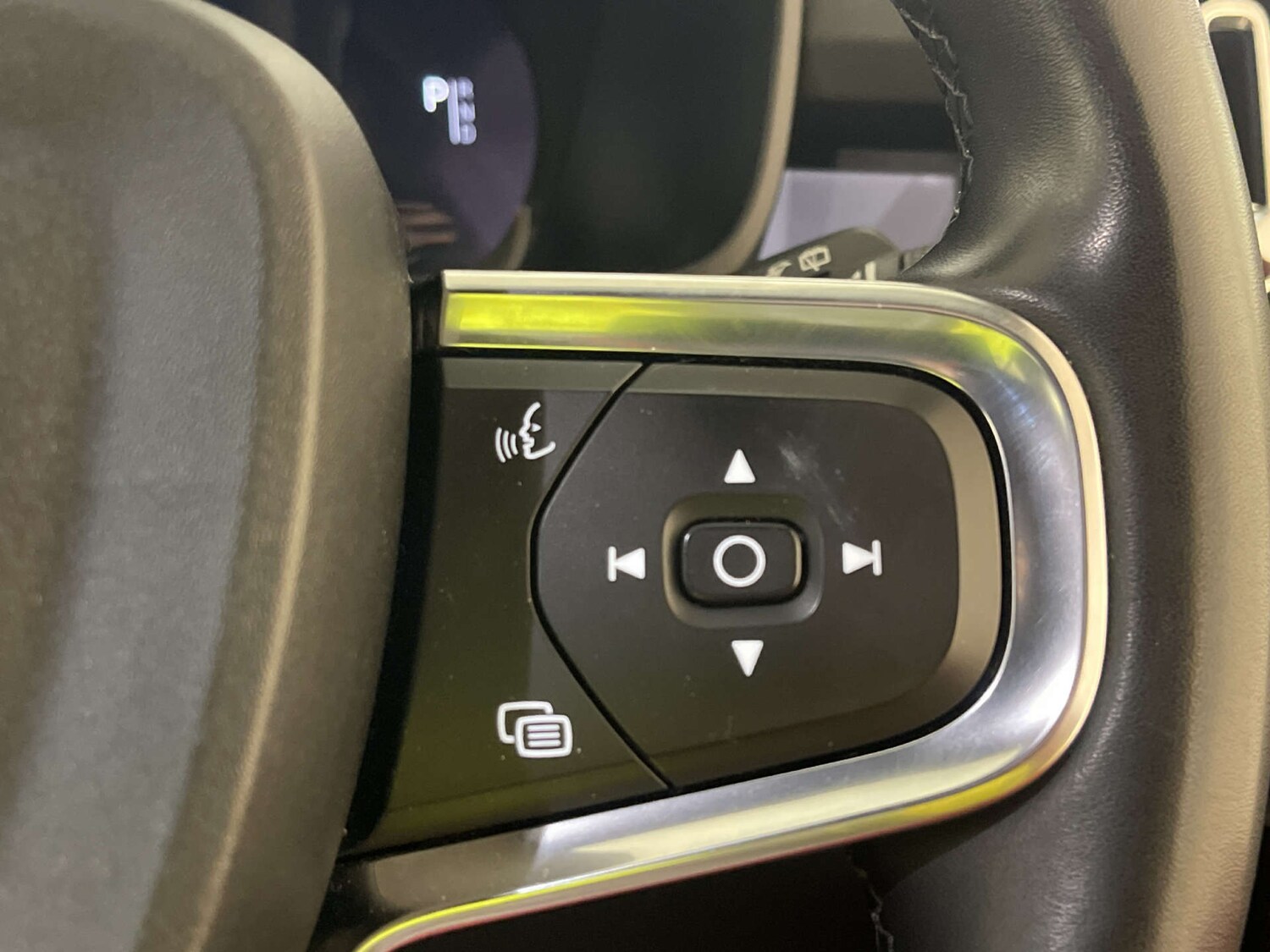 Used Volvo XC40 2023 for sale - 77915399: Photo 19