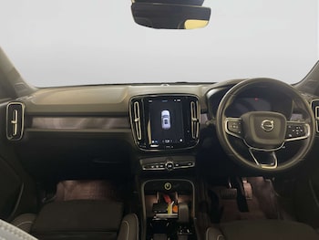 Used Volvo XC40 2023 for sale - 77915399: Photo