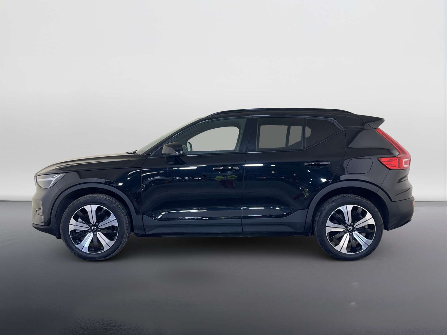 Used Volvo XC40 2023 for sale - 77915399: Photo 8