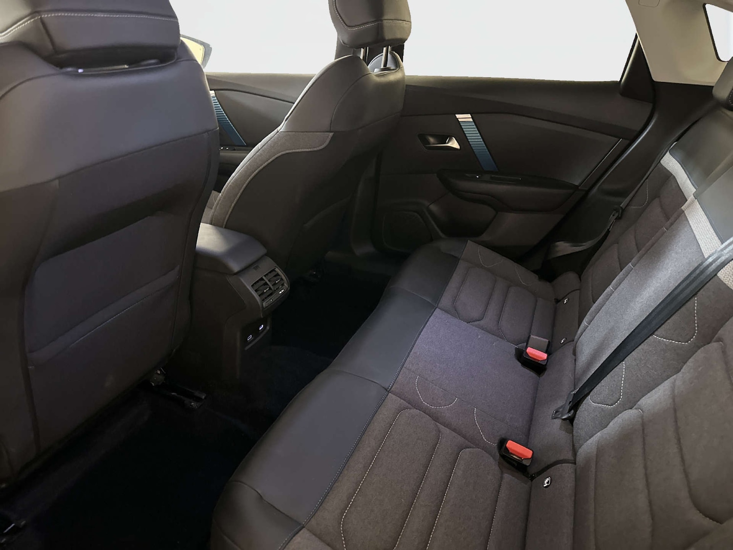 Used Citroen e-C4 X 2023 for sale - 77945450: Photo 14