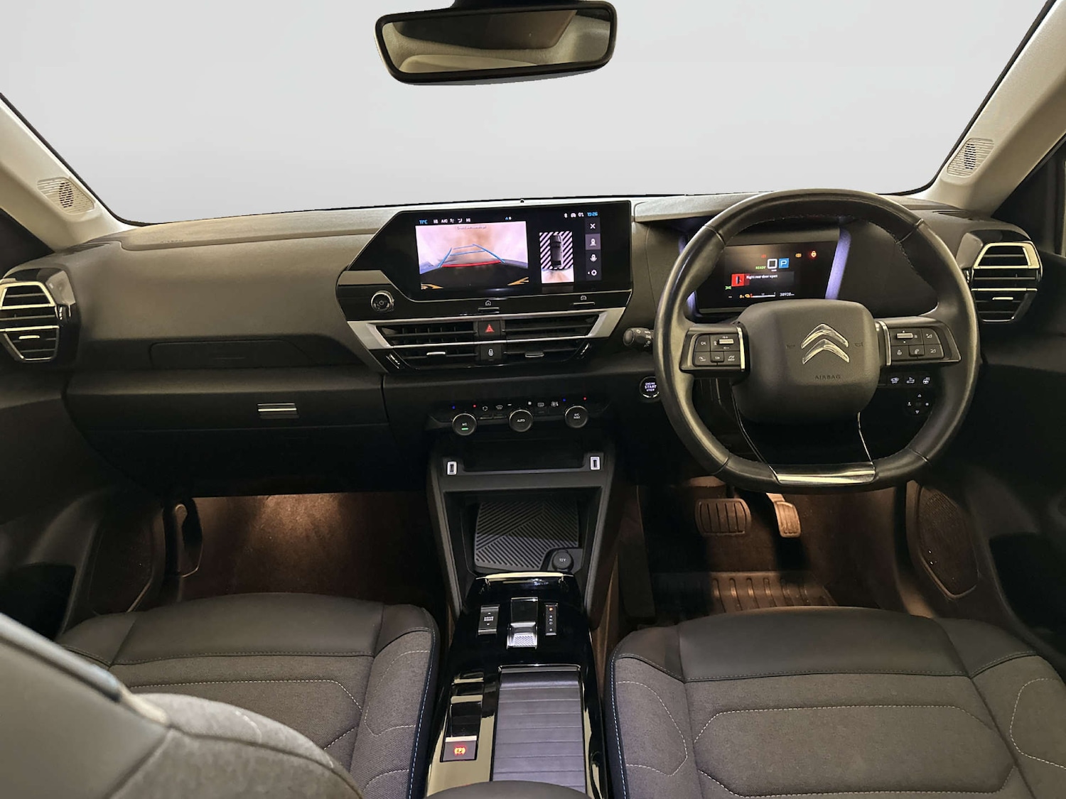 Used Citroen e-C4 X 2023 for sale - 77945450: Photo 3