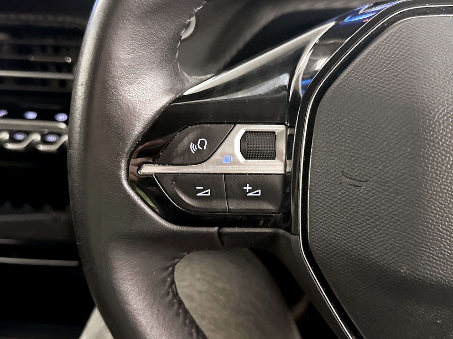 Used Peugeot 2008 2021 for sale - 77185527: Photo 17