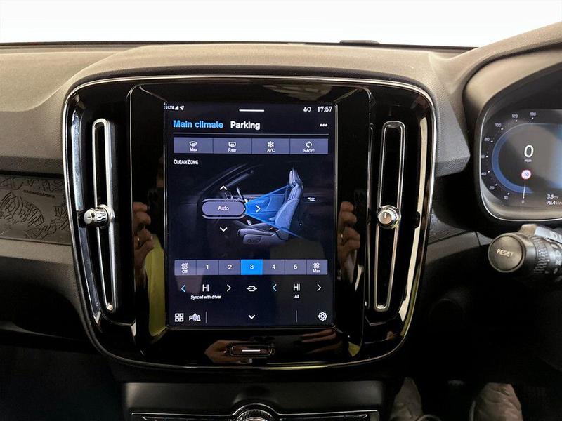 Used Volvo XC40 for sale - 76734736: Photo 25