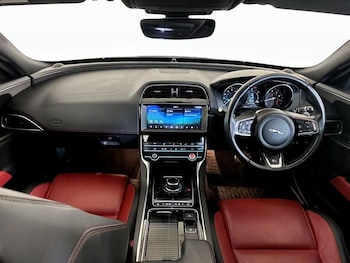 Used Jaguar XE 2019 for sale - 75881004: Photo