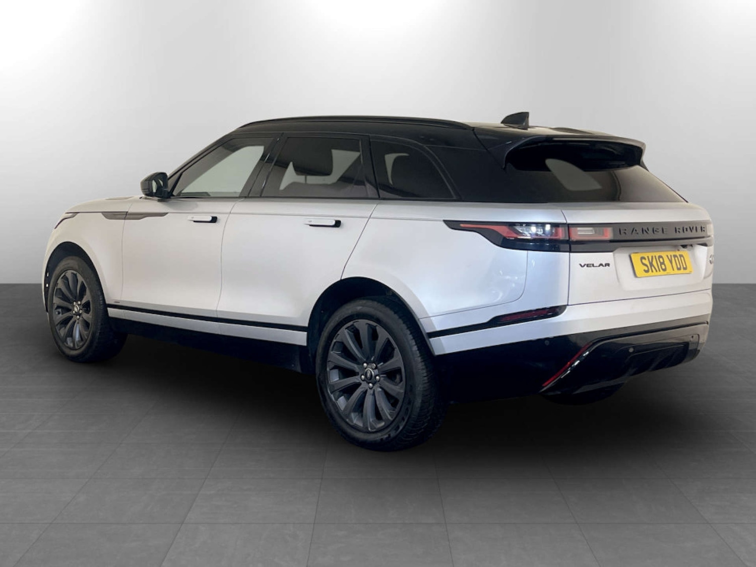 Used Land Rover Range Rover Velar 2018 for sale - 77247858: Photo 8