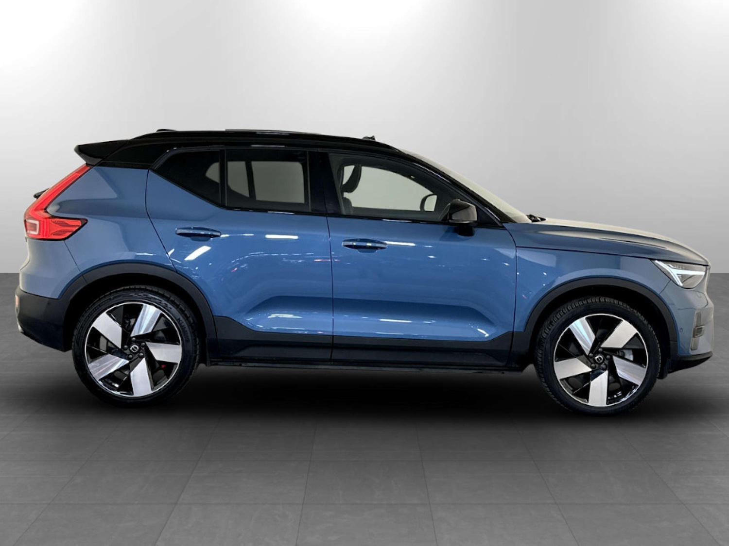 Used Volvo XC40 2023 for sale - 77185567: Photo 11