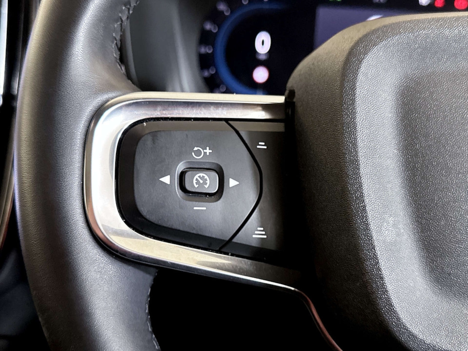 Used Volvo XC40 2023 for sale - 77185567: Photo 17