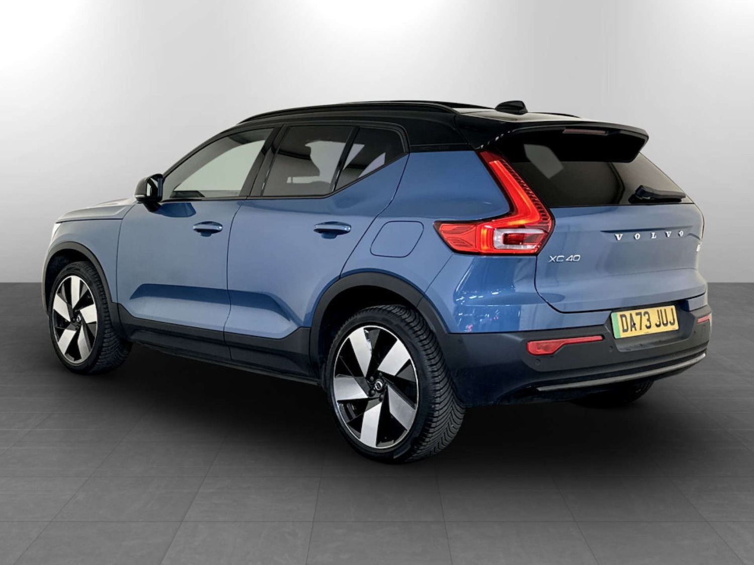 Used Volvo XC40 2023 for sale - 77185567: Photo 8
