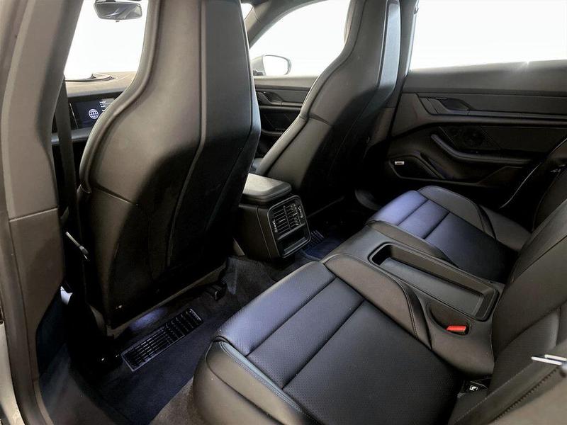 Used Porsche Taycan 2021 for sale - 76382267: Photo 14