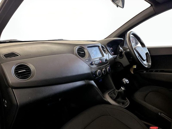 Used Hyundai i10 2018 for sale - 76332449: Photo 12