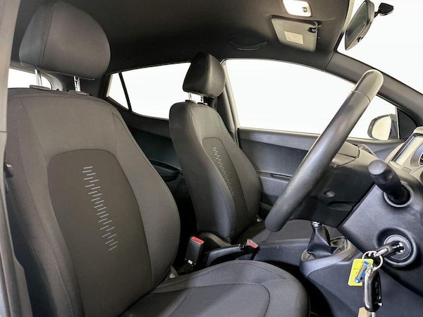 Used Hyundai i10 2018 for sale - 76332449: Photo 13