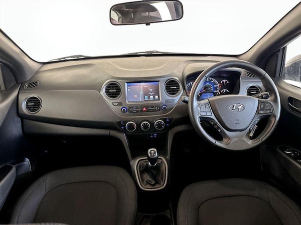 Used Hyundai i10 2018 for sale - 76332449: Photo 3