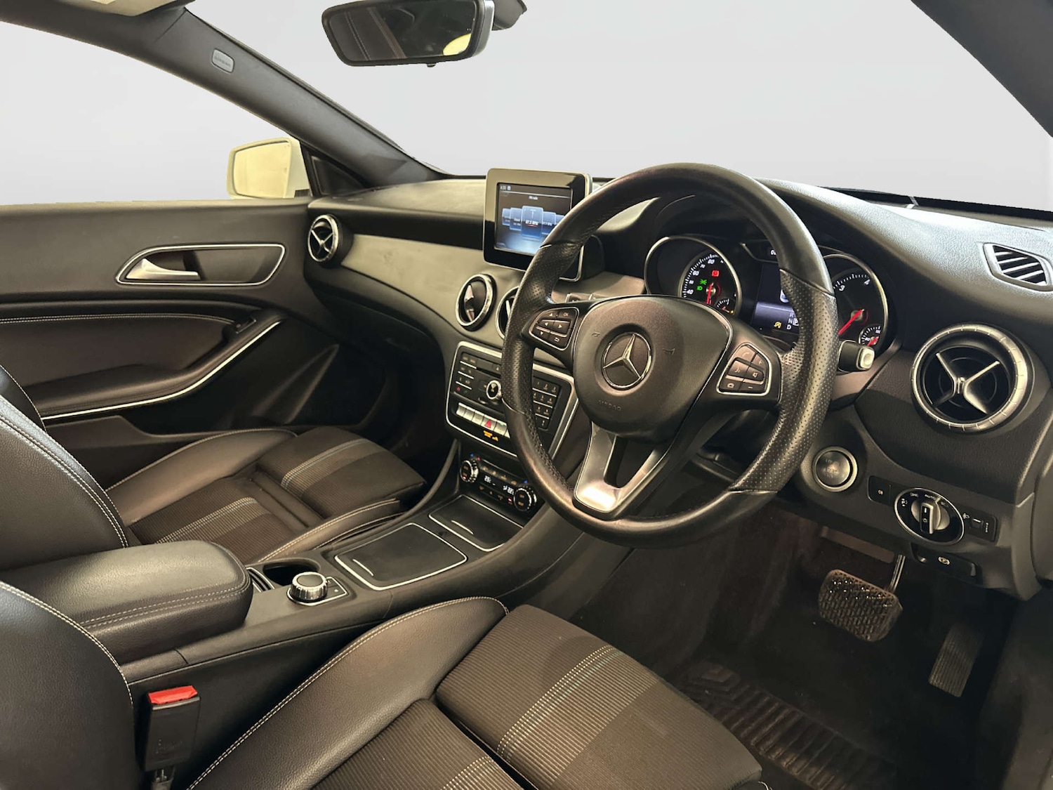 Used Mercedes-Benz CLA 2018 for sale - 77998562: Photo 15