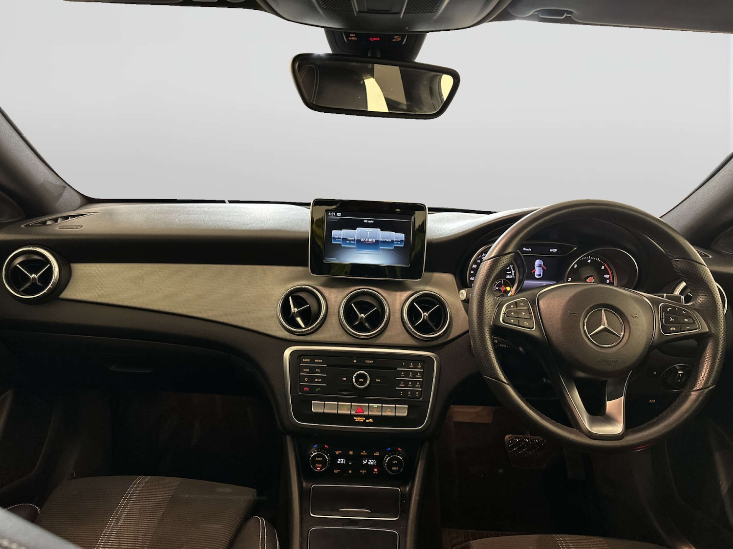 Used Mercedes-Benz CLA 2018 for sale - 77998562: Photo 3