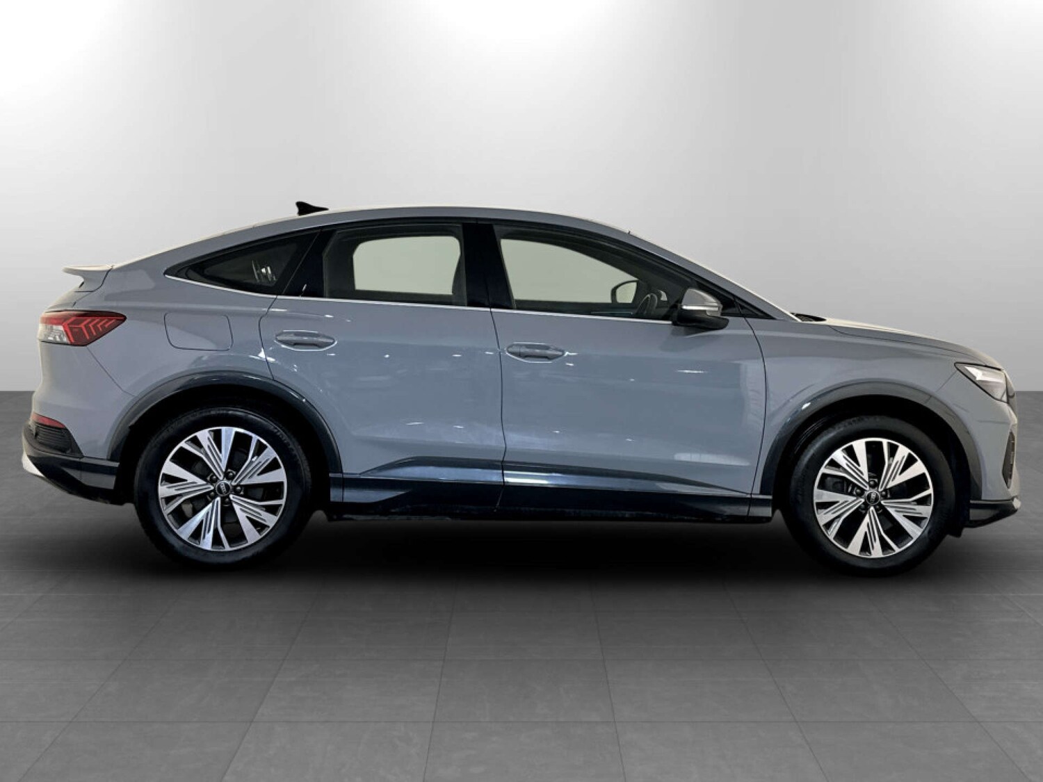 Used Audi Q4 e-tron 2023 for sale - 77469971: Photo 11