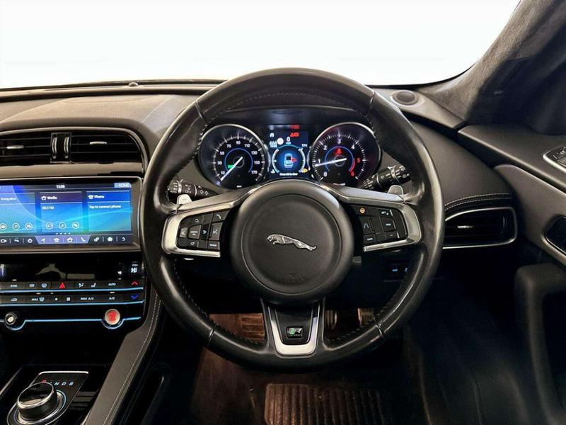 Used Jaguar F-Pace 2018 for sale - 76826223: Photo 16