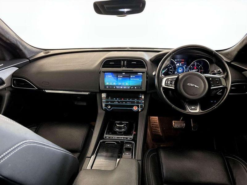 Used Jaguar F-Pace 2018 for sale - 76826223: Photo 3