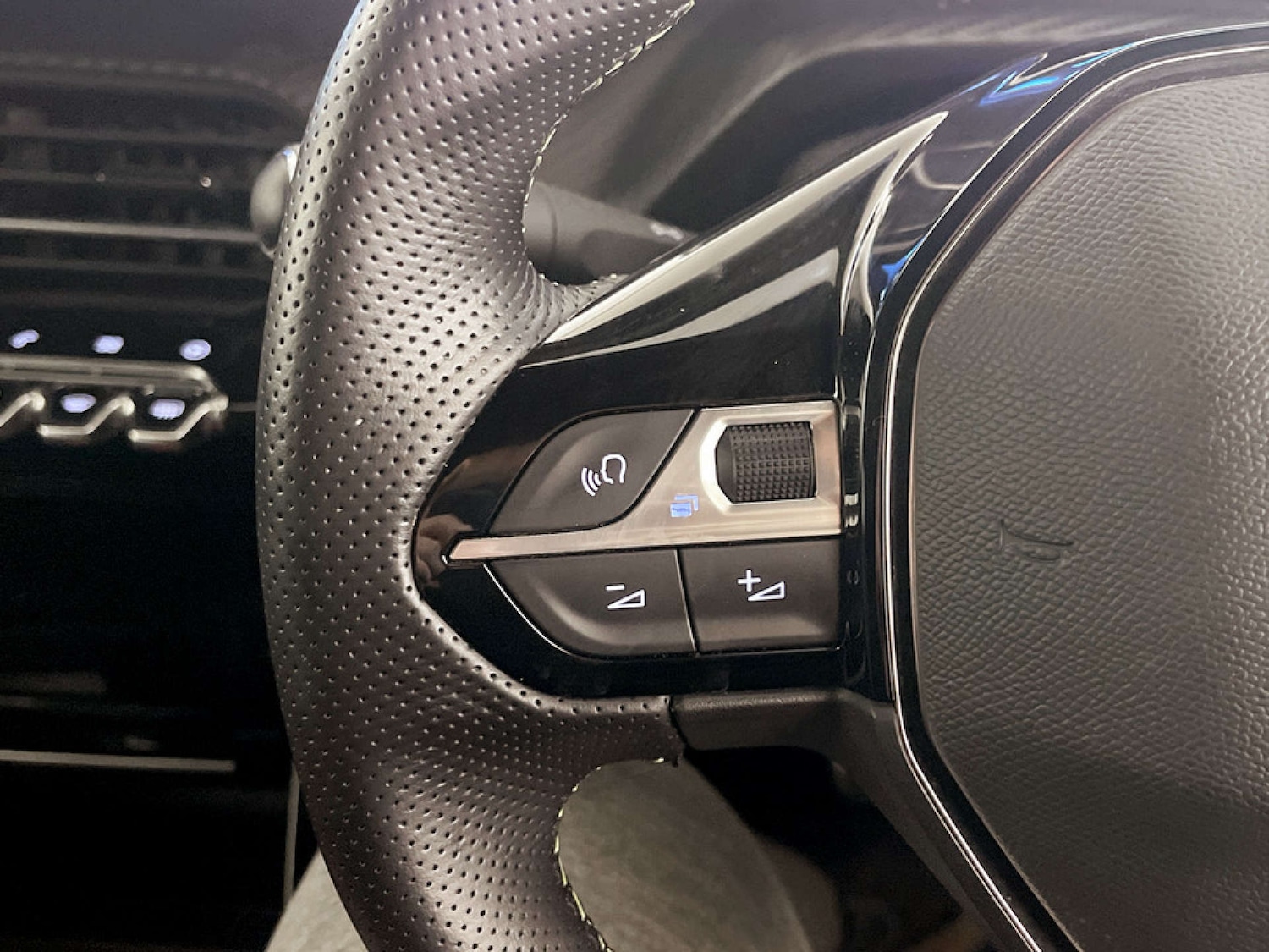 Used Peugeot 2008 2021 for sale - 77780956: Photo 18