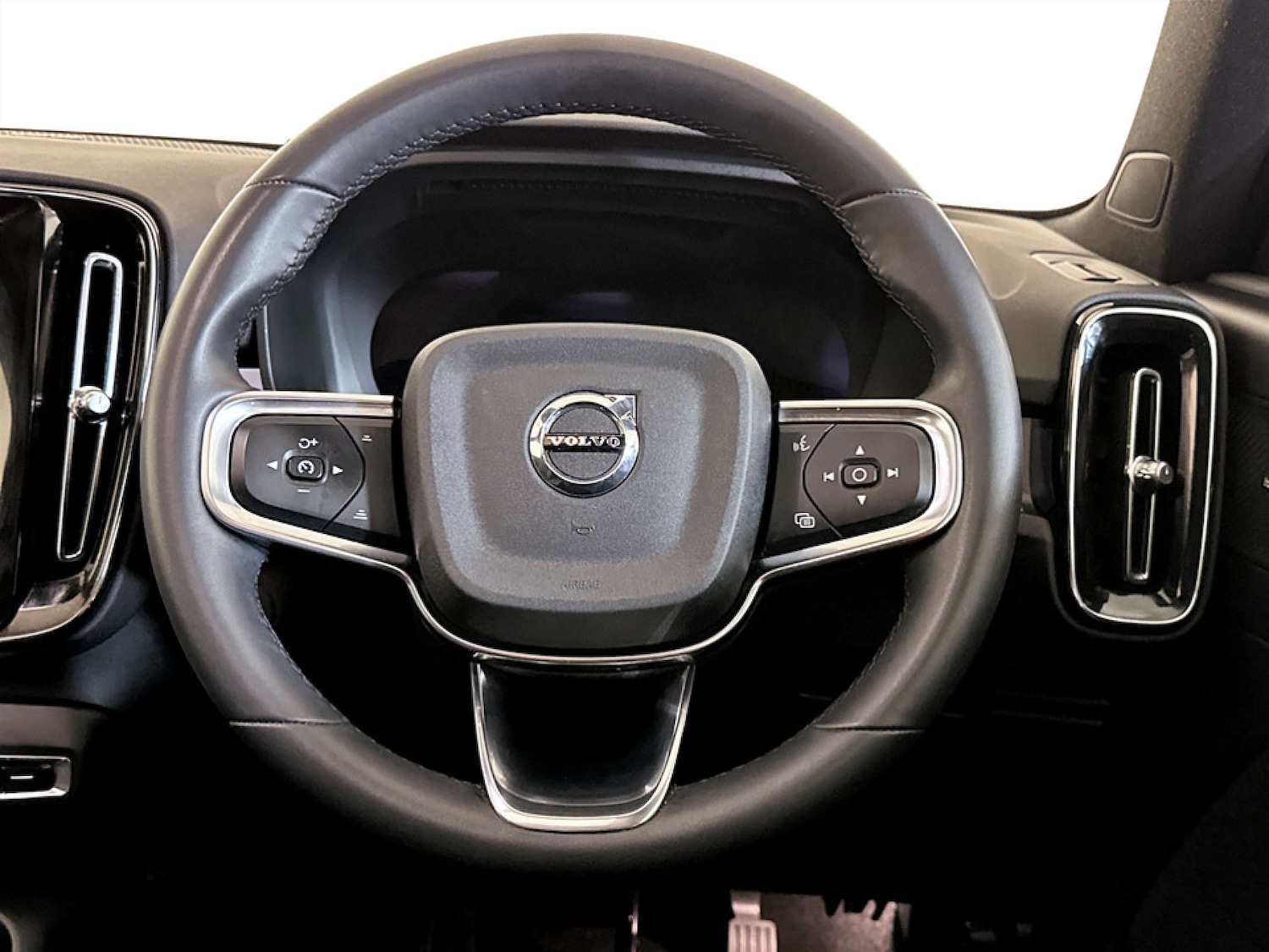 Used Volvo XC40 2023 for sale - 77185682: Photo 17