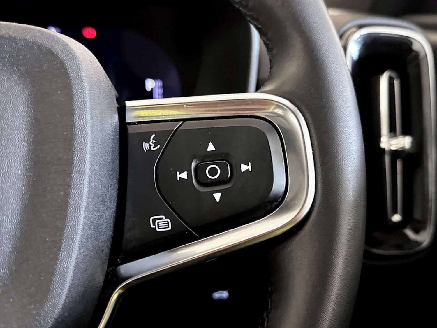 Used Volvo XC40 2023 for sale - 77185682: Photo 20