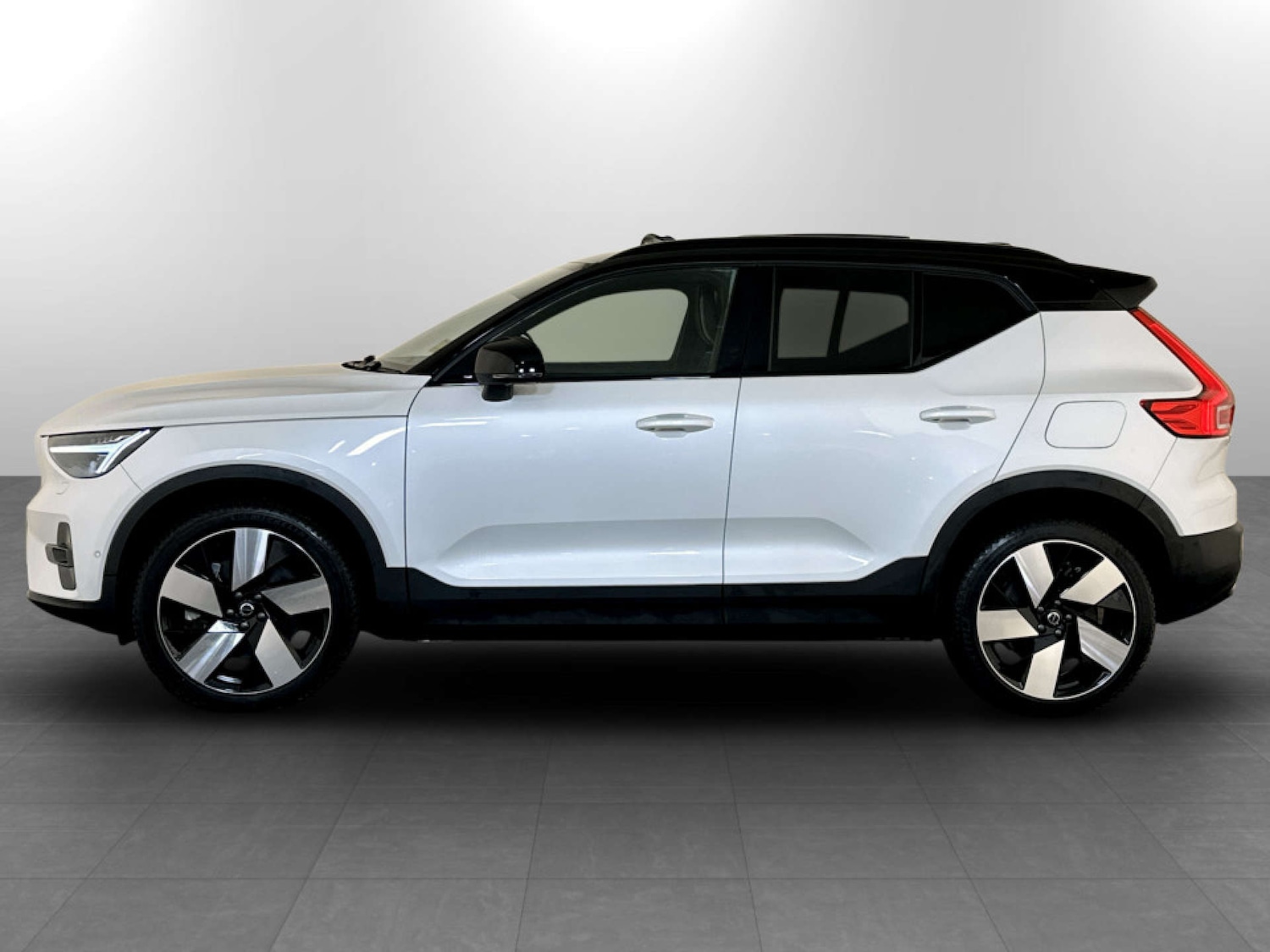 Used Volvo XC40 2023 for sale - 77185682: Photo 7