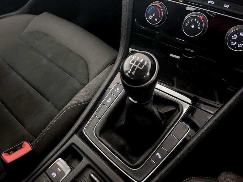 Used Volkswagen Golf 2018 for sale - 76355624: Photo 24