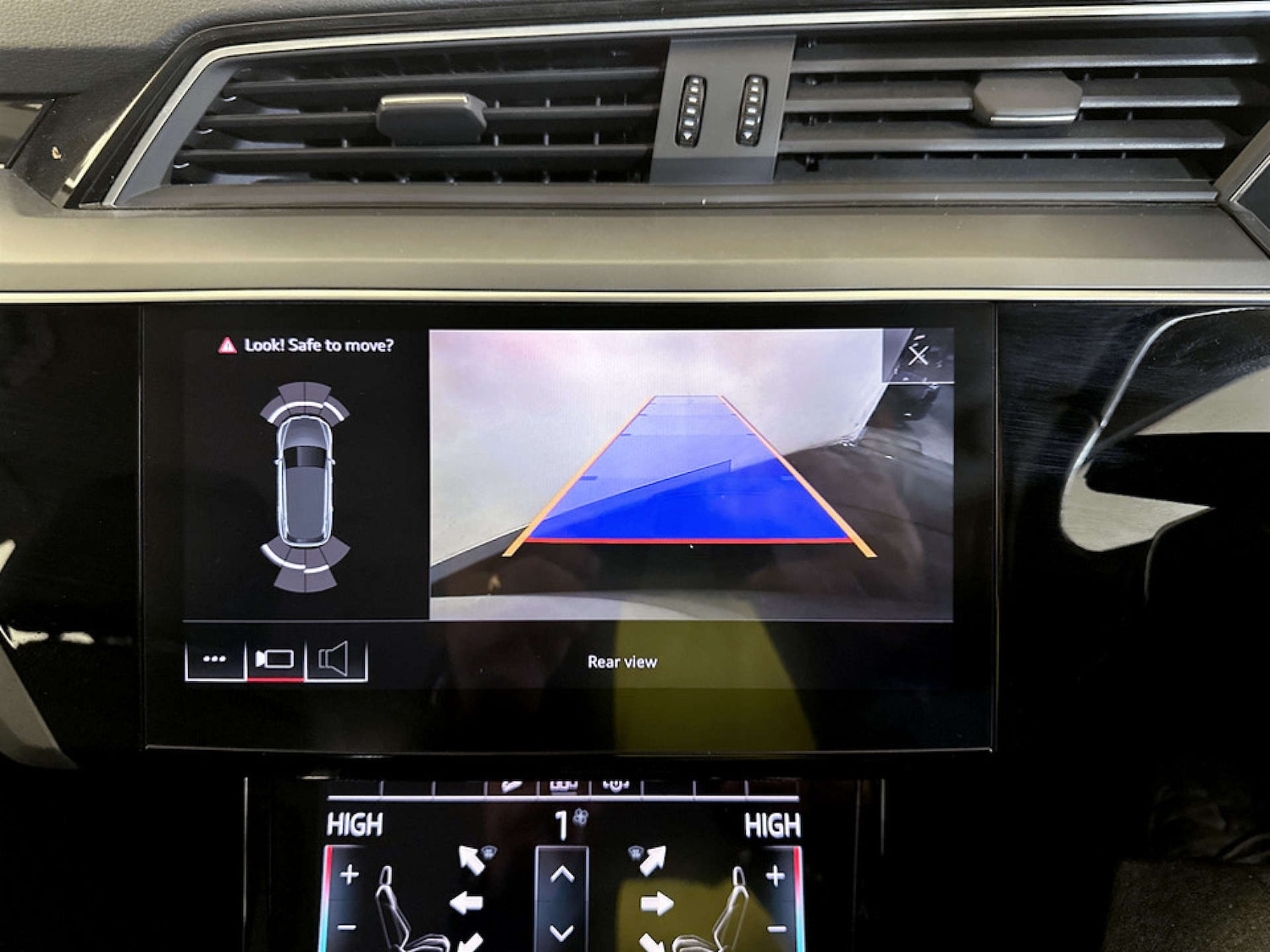 Used Audi e-tron 2020 for sale - 77185654: Photo 25