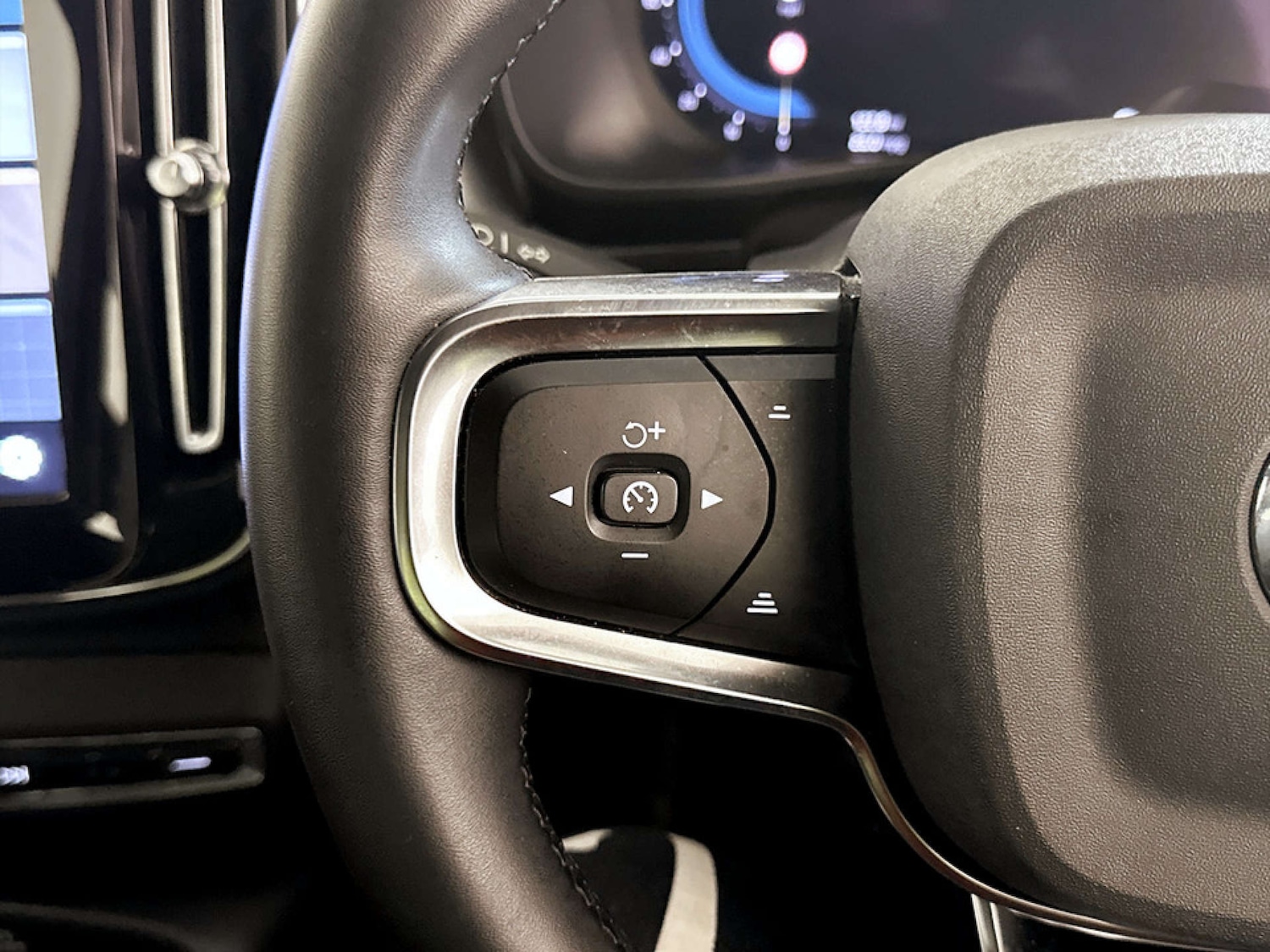 Used Volvo XC40 2022 for sale - 77283227: Photo 17