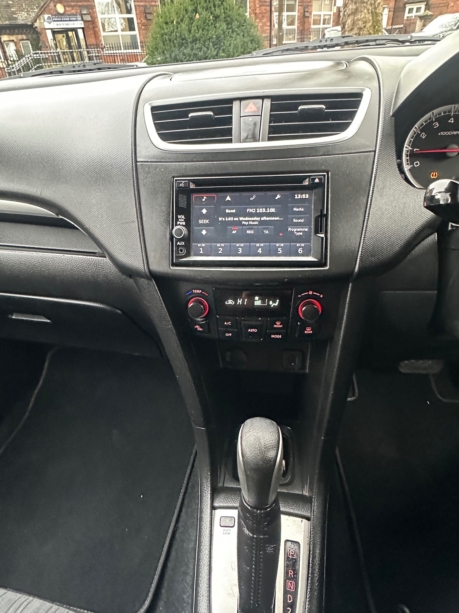 Used Suzuki Swift 2015 for sale - 76719648: Photo 13