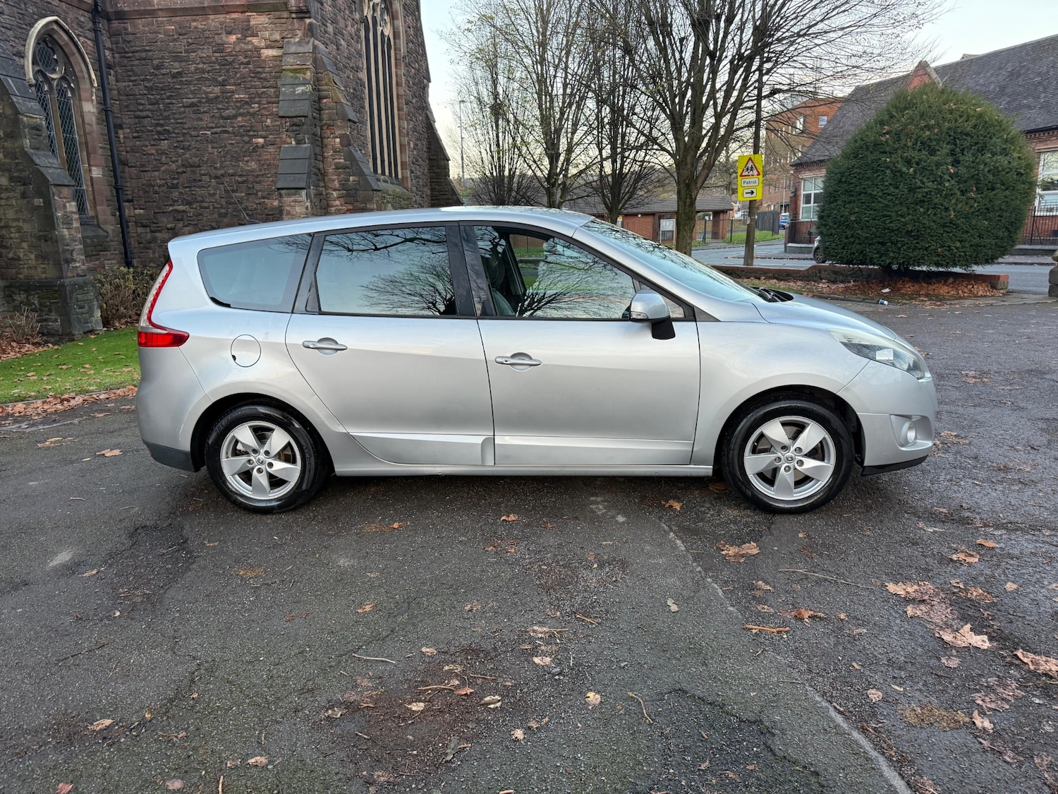 Used Renault Grand Scenic 2011 for sale - 76694648: Photo 2