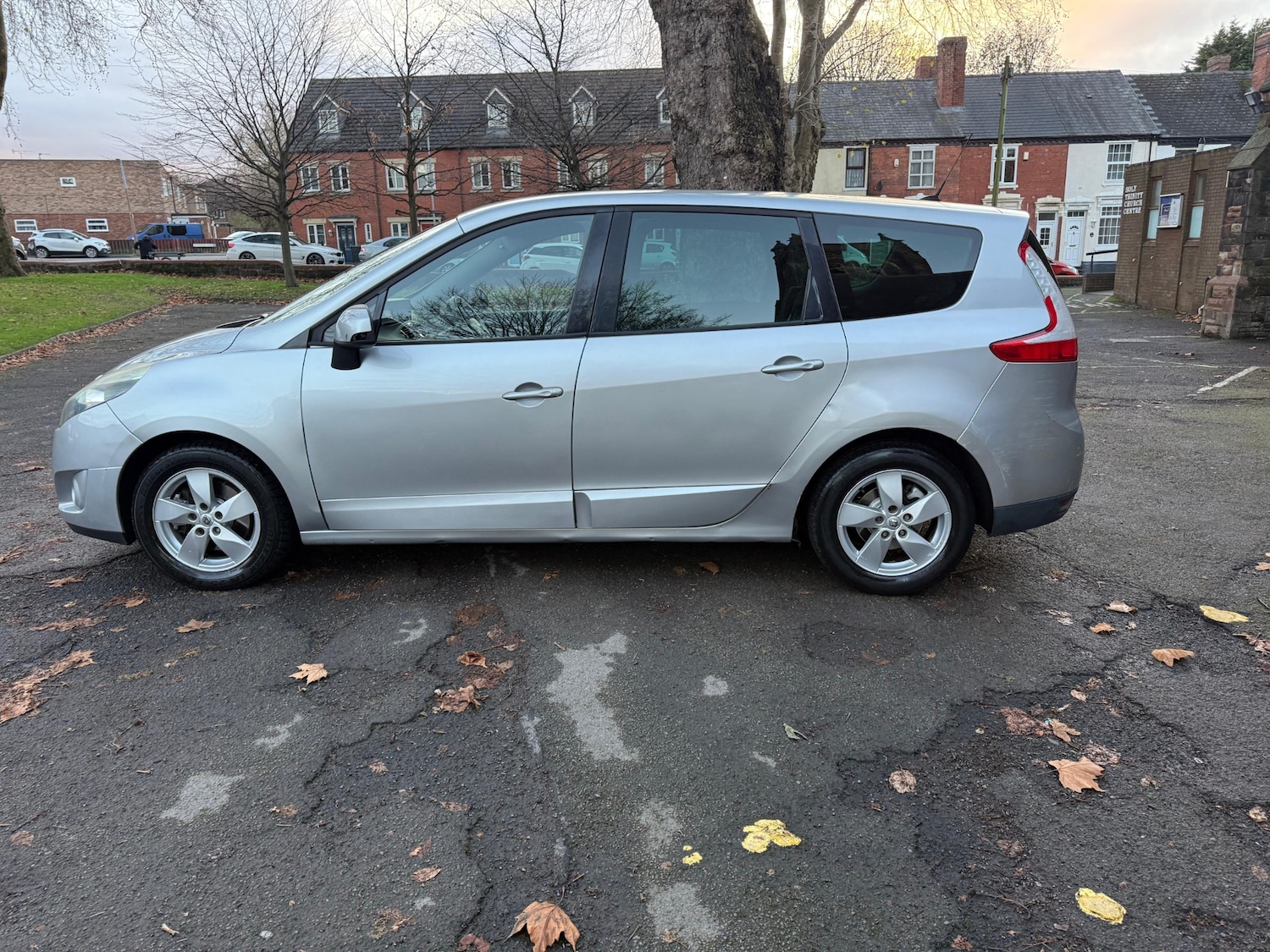 Used Renault Grand Scenic 2011 for sale - 76694648: Photo 6