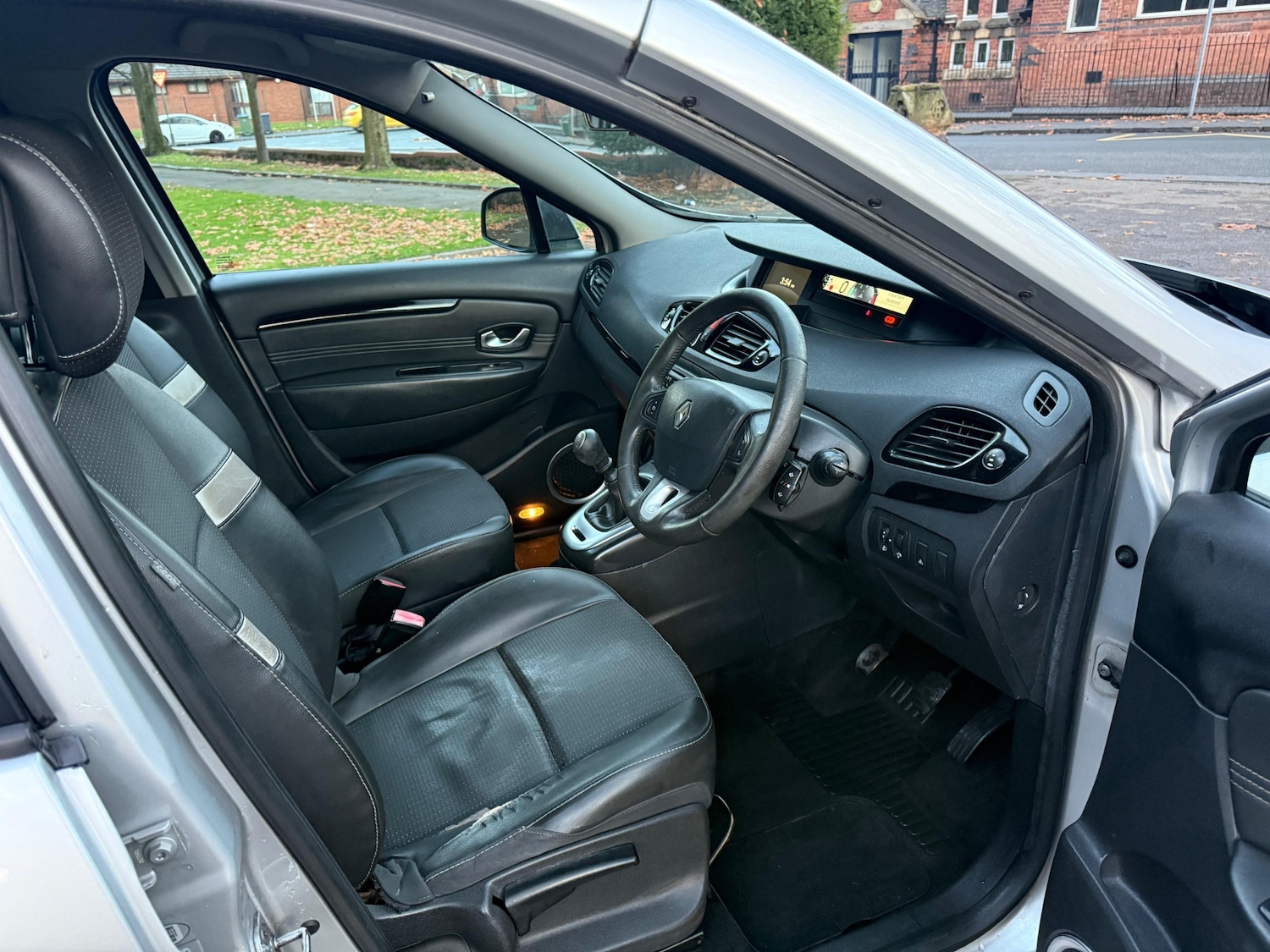 Used Renault Grand Scenic 2011 for sale - 76694648: Photo 9