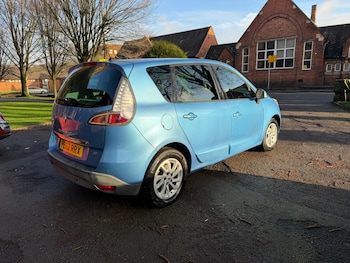 Used Renault Scenic 2012 for sale - 76960409: Photo