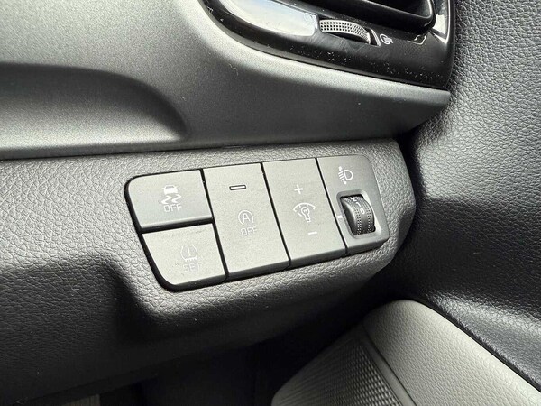 Used Kia Stonic 2021 for sale - 76270463: Photo 29